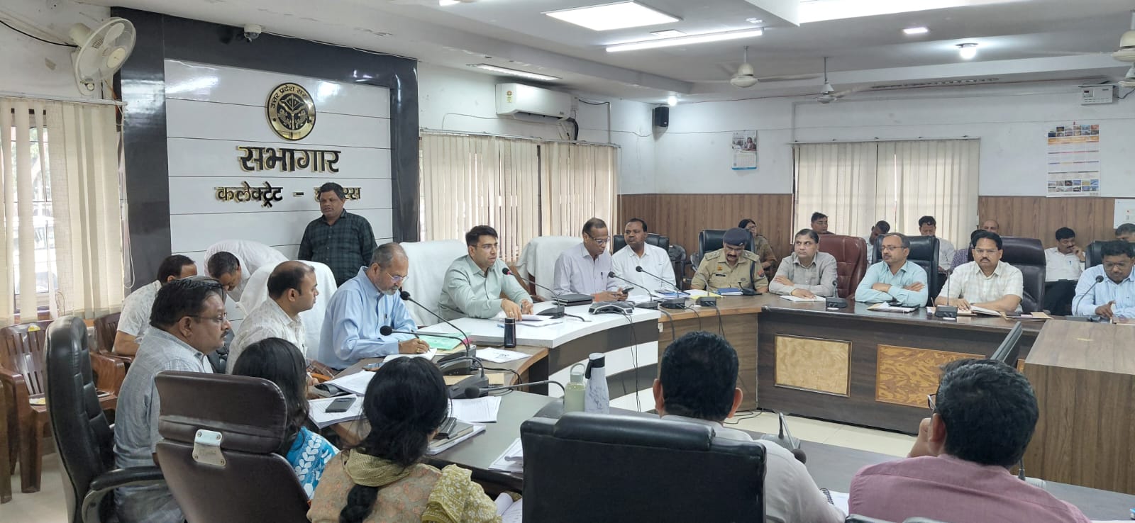 शिकायतों के निस्तारण में लापरवाही पर नपेंगे अधिकारी, आईजीआरएस और आरटीआई प्रकरणों में डिफाल्टर होने पर तय होगी जवाबदेही, डीएम ने दिए सख्त निर्देश