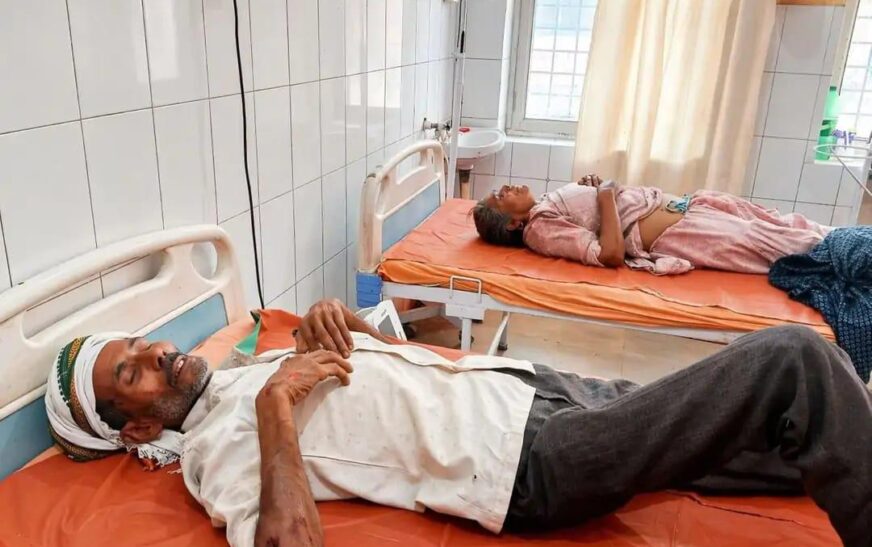 सादाबाद : सड़क हादसे में बाइक सवार सास और दामाद घायल, आगरा रोड पर गांव गीगला के निकट हुई दुर्घटना