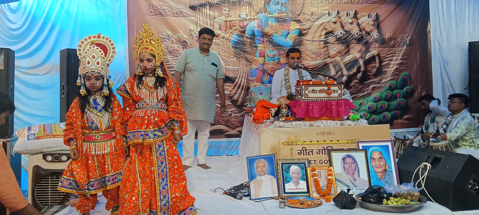 सासनी : भागवत कथा के दूसरे दिन चंद्रेश जी महाराज ने दान की कथा का किया वर्णन