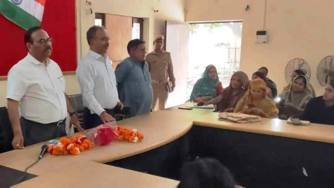 सादाबाद : समूहों को दिया गया रोजगारपरक प्रशिक्षण, लखपति दीदी योजना के बारे में स्वयं सहायता समूह की महिलाओं को विस्तार से बताया