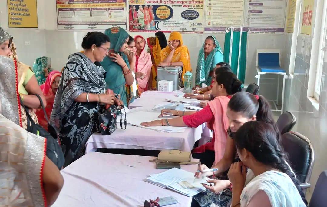 सादाबाद : सीएचसी पर प्रधानमंत्री सुरक्षित मातृत्व दिवस का आयोजन, गर्भवती महिलाओं को किया जागरूक
