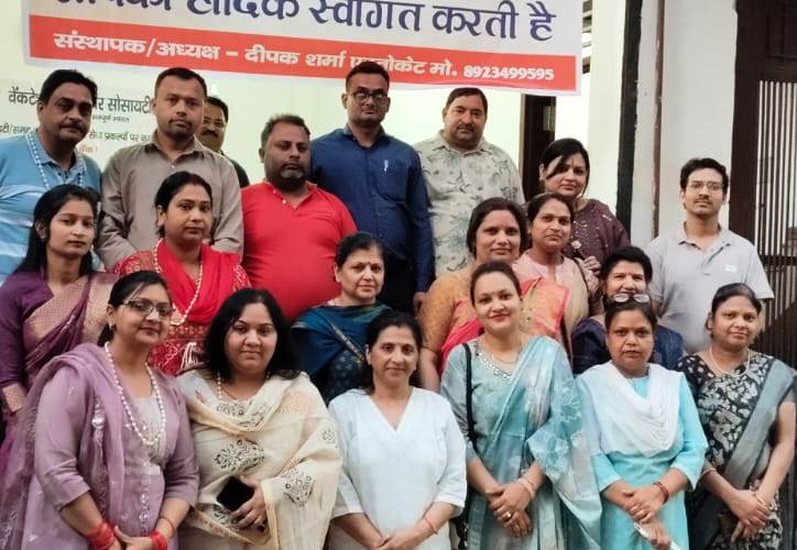 हाथरस में निःशुल्क पुस्तक वितरण शिविर का हुआ समापन