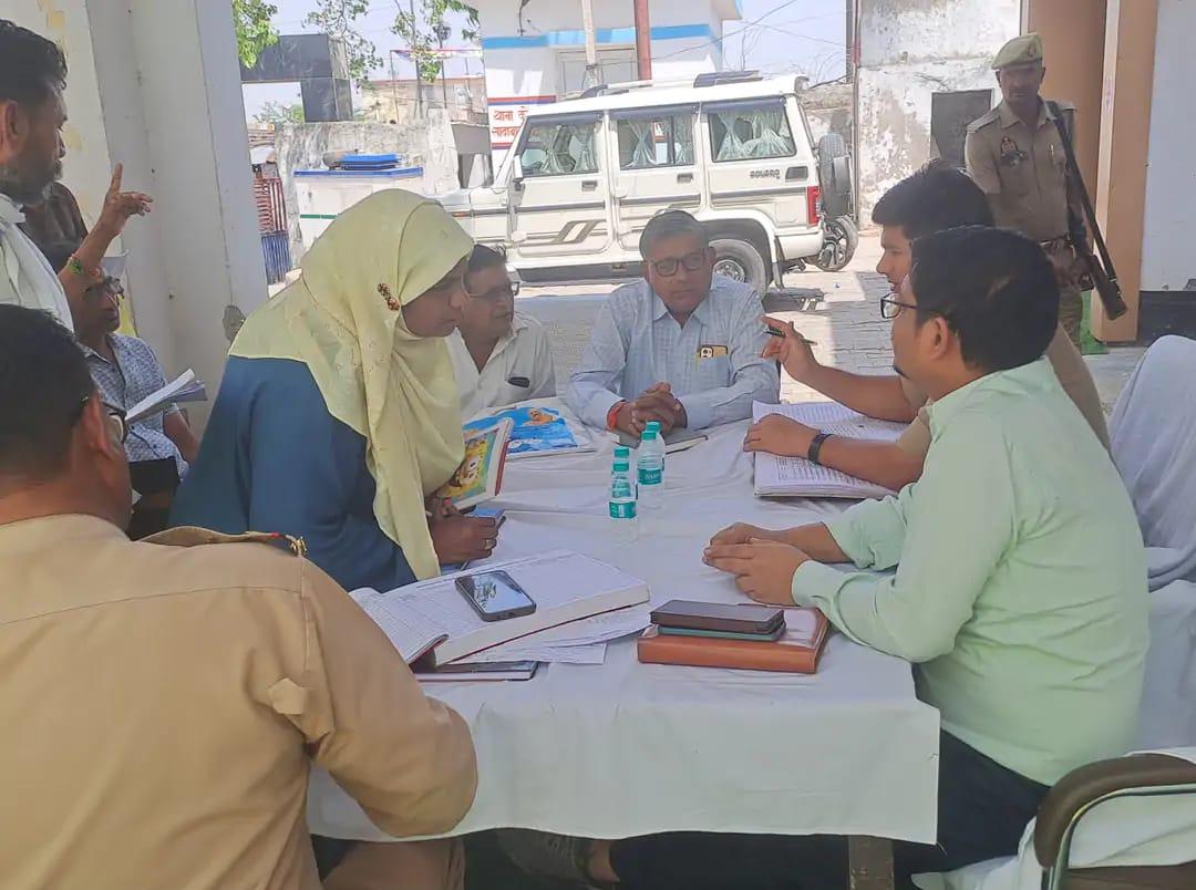 आठ में पांच शिकायतों का मौके पर निस्तारण, कोतवाली परिसर में लगे समाधान दिवस में एसडीएम ने सुनी शिकायतें