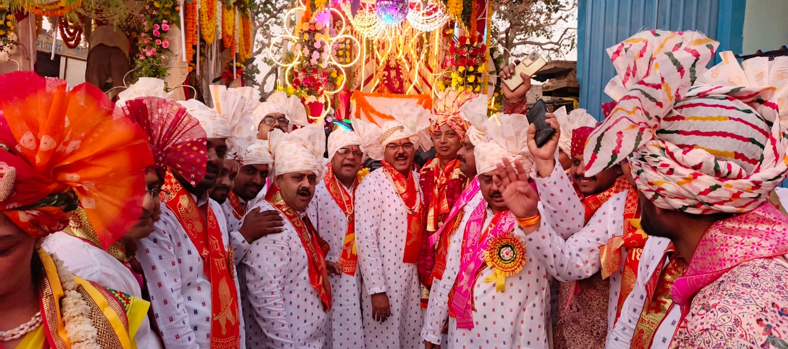 सासनी में धूमधाम के साथ निकली 22वीं श्री अक्रूर शोभायात्रा, नगर में जगह-जगह हुआ स्वागत, झांकियों ने मोहा मन