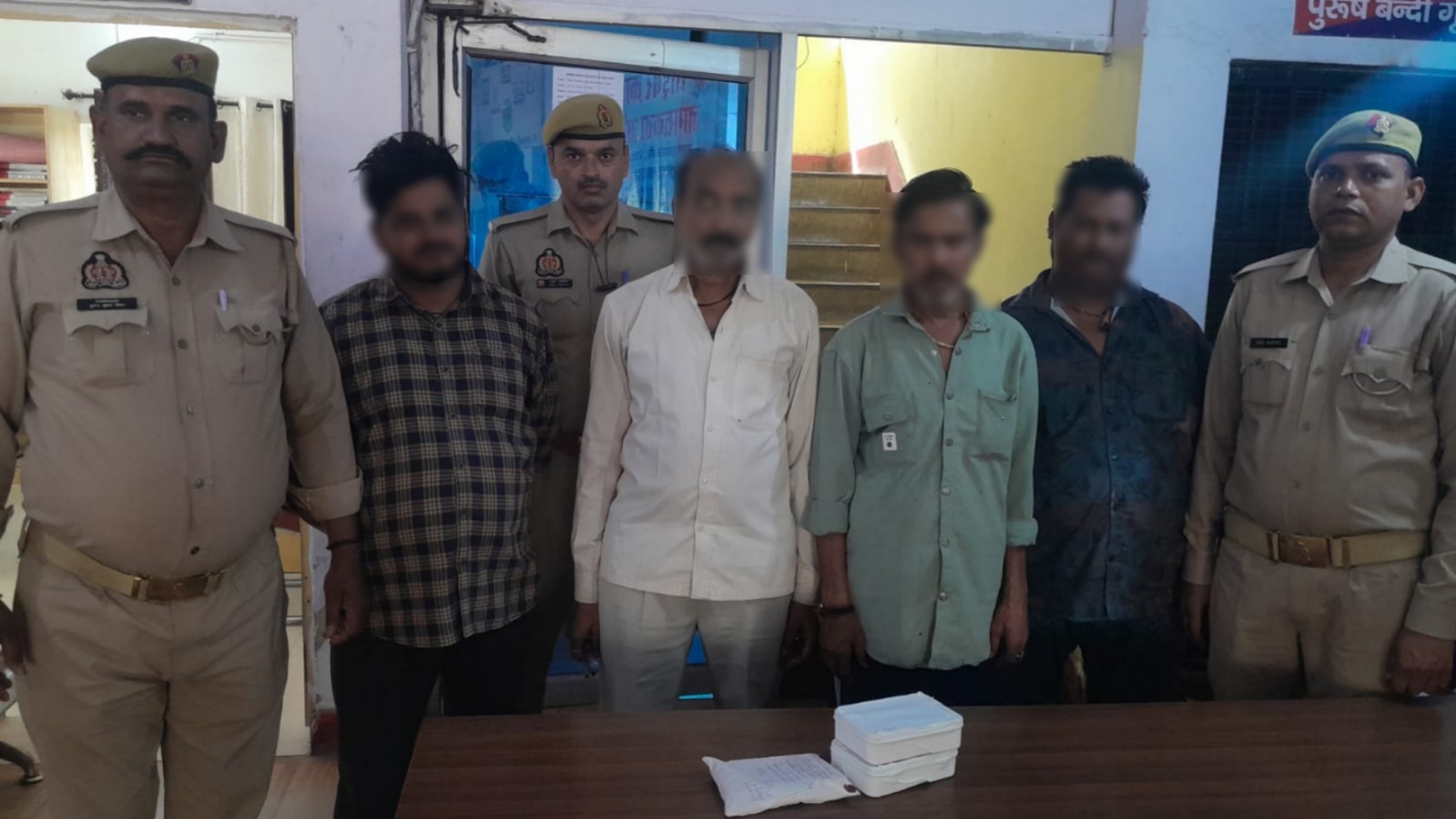 हाथरस गेट पुलिस ने सट्टे की खाई-बाड़ी करते 4 दबोचे, नकदी व सट्टा पर्ची बरामद