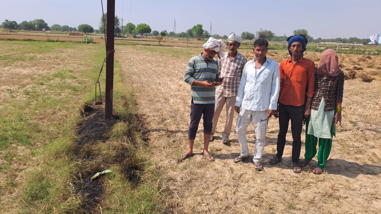 मुरसान : हाईटेंशन लाइन में फाल्ट होने से लगी आग, किसानों की सूझ-बूझ से टला नुकसान