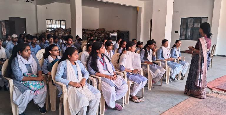 सरस्वती महाविद्यालय में मिशन शक्ति के तहत जागरूकता कार्यक्रम आयोजित, छात्राओं को दी गई विशाखा गाइडलाइंस की जानकारी