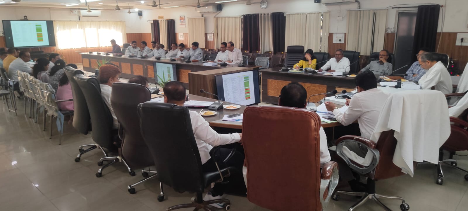 CDO ने कलेक्ट्रेट में की विकास कार्यों की समीक्षा, CM डैशबोर्ड पर खराब रैंकिंग वाले विभागों को दी चेतावनी, डेटा अपडेट के निर्देश