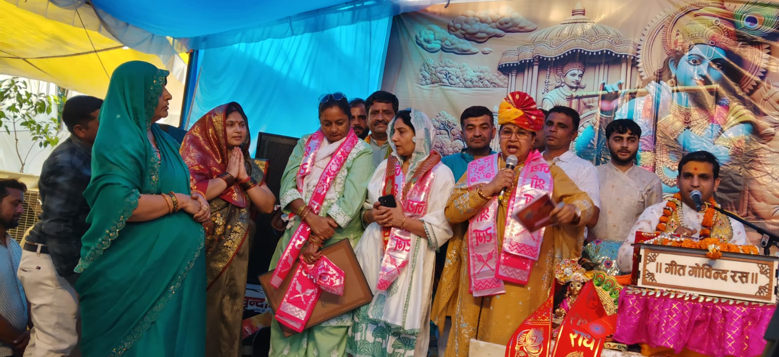 सासनी : निनामई में भागवत कथा का हुआ समापन, कृष्ण-सुदामा की मित्रता देख भाव-विभोर हुए श्रद्धालु, विधायक अंजुला माहौर ने टेका मत्था