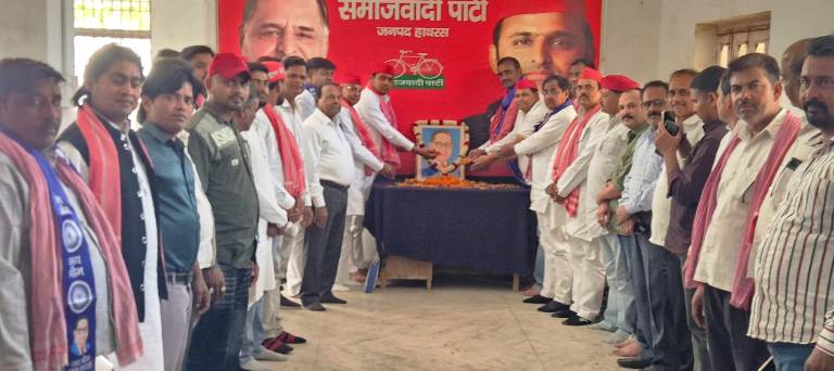 सपा कार्यालय पर मनाई गई बाबा साहेब की जयंती, सामाजिक न्याय की रक्षा का लिया संकल्प