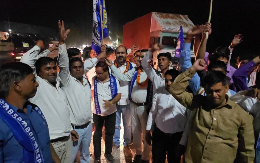 बाबा साहेब की जयंती पर सादाबाद से लखनऊ रवाना हुए सैकड़ों बसपा कार्यकर्ता