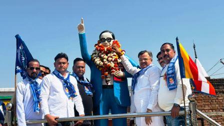 सादाबाद : कस्बे में धूमधाम से निकाली गई बाबा साहब की प्रभात फेरी, प्रतिमा पर माल्यार्पण कर बाबा साहब को नमन किया