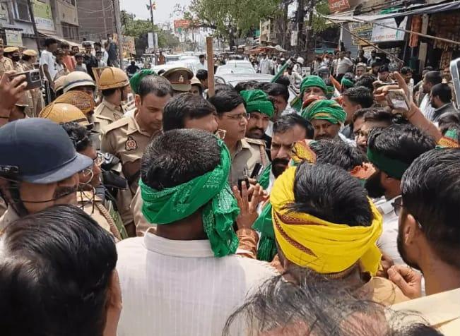 किसान नेताओं ने रेलवे अंडरपास पर किया हंगामा, अंडरपास पर जाम लगाकर की नारेबाजी, पुलिस से नोंकझोंक