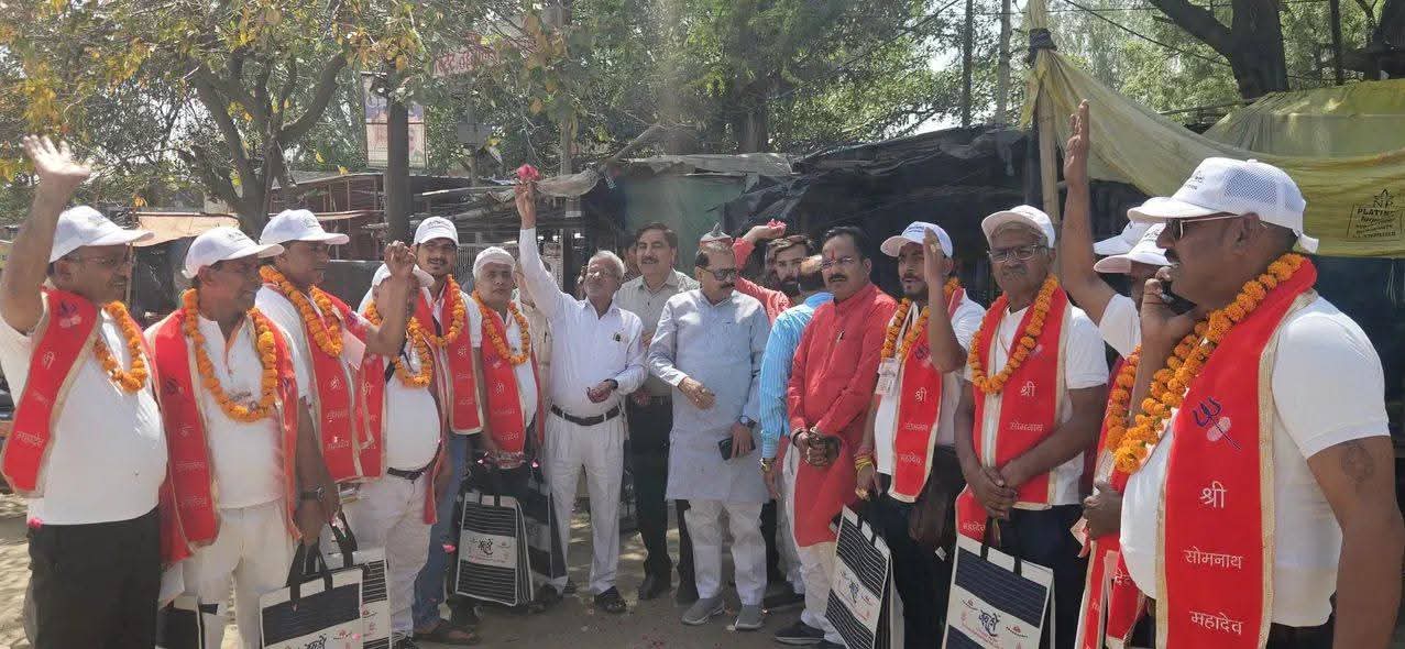 हाथरस से सोमनाथ महादेव स्वाभिमान यात्रा के लिए श्रद्धालुओं का जत्था रवाना, लखनऊ से स्पेशल ट्रेन को हरी झंडी दिखाएंगे सीएम योगी