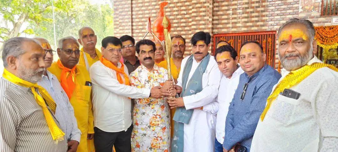 हाथरस में धूमधाम से मनाया गया भगवान परशुराम का प्राकट्योत्सव, 108 दीपकों से हुई महाआरती