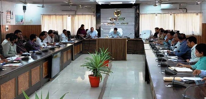 50 लाख से अधिक की परियोजनाओं में देरी पर लगेगी पेनल्टी, डीएम अतुल वत्स ने परखी निर्माण कार्यों की हकीकत