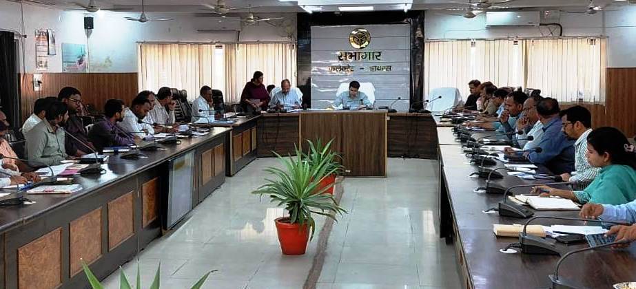 50 लाख से अधिक की परियोजनाओं में देरी पर लगेगी पेनल्टी, डीएम अतुल वत्स ने परखी निर्माण कार्यों की हकीकत