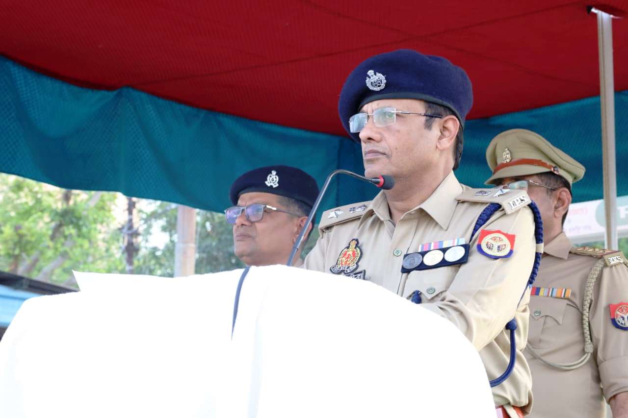हाथरस पुलिस लाइन में दीक्षांत परेड की तैयारी तेज, एसपी ने अधिकारियों को दिए चाक-चौबंद व्यवस्था के निर्देश, रिक्रूट आरक्षियों में भरा जोश