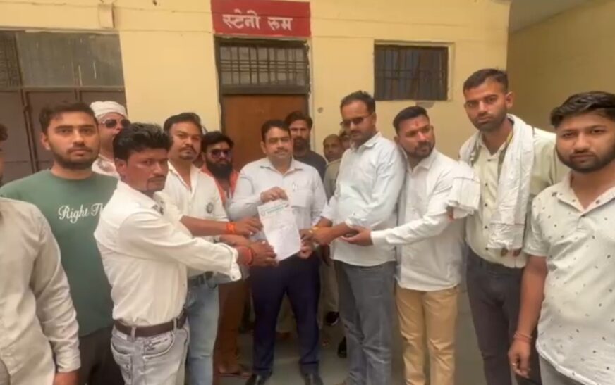 स्मार्ट मीटर हटाने और ओलावृष्टि से हुए नुकसान के मुआवजे की मांग, समस्याओं को लेकर तहसील में गरजे किसान, भाकियू (टिकैत) ने एसडीएम को सौंपा ज्ञापन