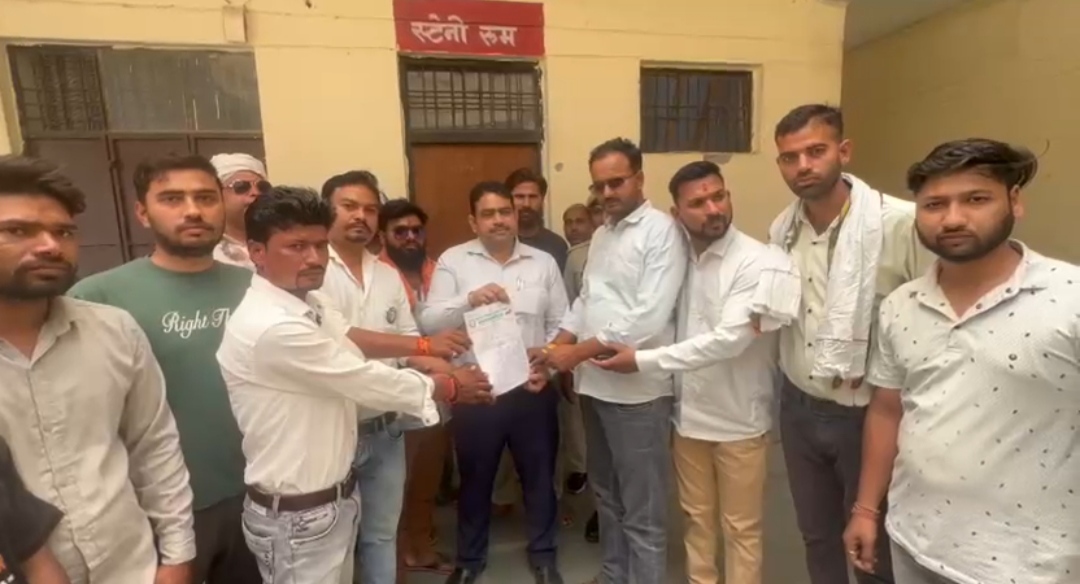 स्मार्ट मीटर हटाने और ओलावृष्टि से हुए नुकसान के मुआवजे की मांग, समस्याओं को लेकर तहसील में गरजे किसान, भाकियू (टिकैत) ने एसडीएम को सौंपा ज्ञापन