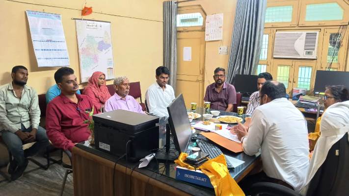 जटिल धाराओं और मुकदमों से मुक्ति दिलाएगा नया आयकर कानून, हाथरस में नए आयकर अधिनियम 2025 पर हुआ मंथन