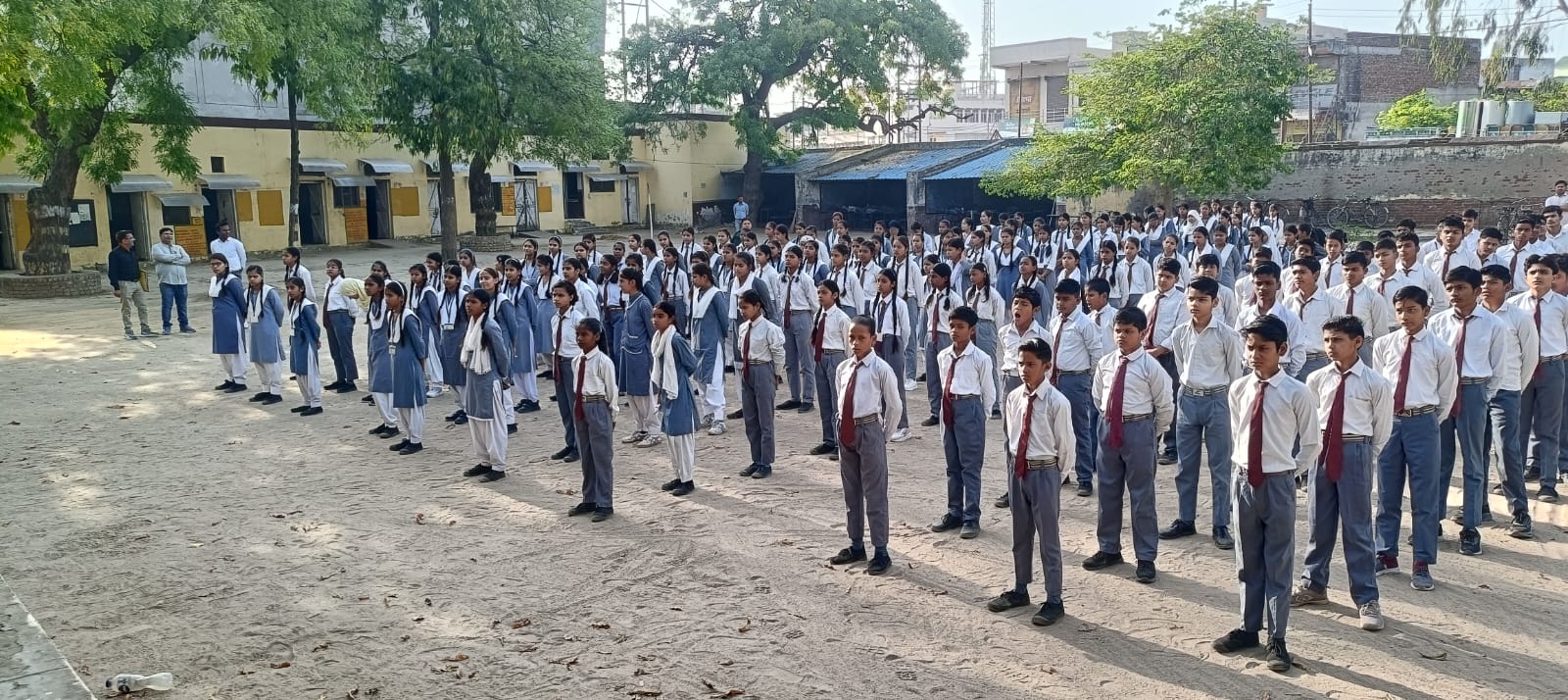 छात्र-छात्राओं को बताए हीट वेव से बचने के उपाय, सादाबाद इंटर कॉलेज में जागरूकता कार्यक्रम का हुआ आयोजन