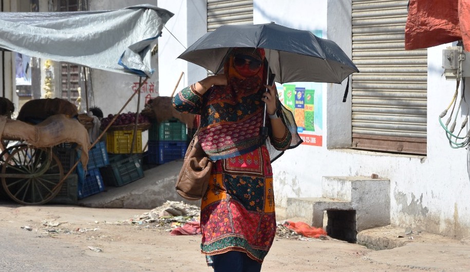 भीषण गर्मी और लू से बेहाल हुआ हाथरस, दोपहर में सड़कों पर पसरा सन्नाटा, 44 डिग्री पहुंचा पारा, अब दिन के साथ रातें भी होने लगीं गर्म
