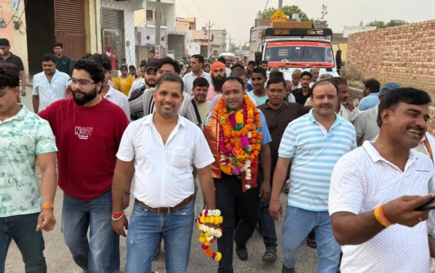 भारतीय वायु सेना में बीस साल देश सेवा कर लौटे जवान का हुआ शानदार स्वागत