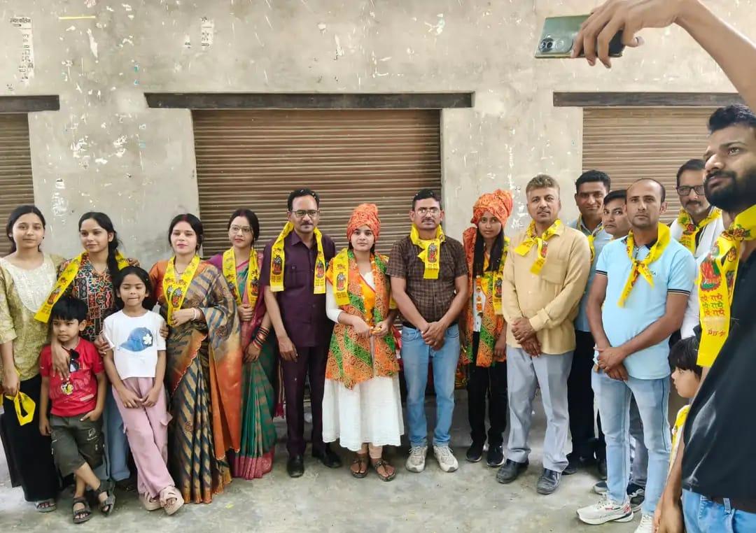 हाईस्कूल की मेधावी छात्राओं का हुआ स्वागत, यूपी बोर्ड परीक्षा में जिले की टॉप टेन सूची में शामिल हुई हैं आस्था और भावना