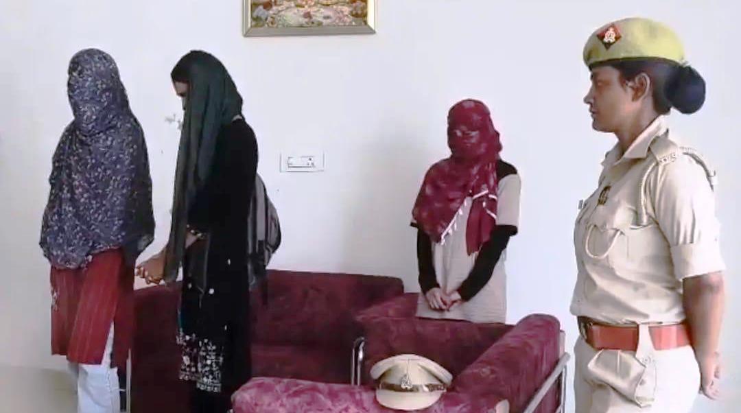 हाथरस रोड स्थित होटल पर पुलिस का छापा, संदिग्ध परिस्थितियों में पकड़े गए युवक-युवतियाँ, मंचा हड़कंप