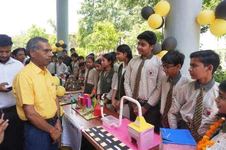 सिकन्दराराऊ : राजकमल पब्लिक स्कूल में भव्य विज्ञान प्रदर्शनी का आयोजन, विद्यार्थियों ने दिखाए अपनी प्रतिभा के रंग