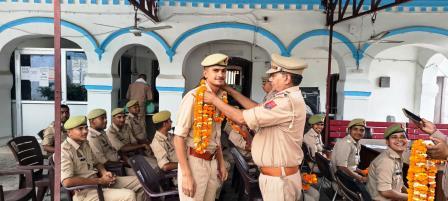 हसायन : 23 नवप्रशिक्षित आरक्षियों की पहली तैनाती पर स्वागत सम्मान करते हुए दिए दिशा निर्देश