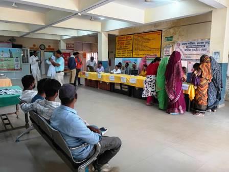 हसायन : श्रमिक आरोग्य मेला में चालीस श्रमिको का स्वास्थ्य परीक्षण, अन्तरराष्ट्रीय श्रमिक दिवस पर आयोजित हुआ श्रमिक स्वास्थ्य मेला