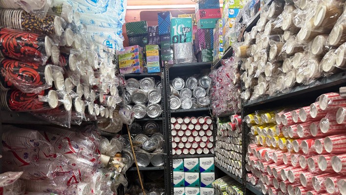 ईरान-इजरायल युद्ध की तपिश हाथरस के बाजारों तक, डिस्पोजेबल उत्पादों के दामों में 25 प्रतिशत तक का उछाल, सहालग का बिगड़ा बजट