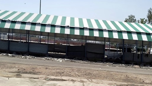 हाथरस मंडी में 30 लाख की लागत से बना टिन शेड, अब मौसम की मार से सुरक्षित रहेगी किसानों की उपज