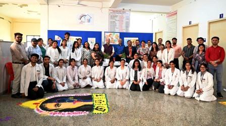 मेडिकल विद्यार्थियों ने रंगोली और पोस्टरों में भरे कल्पनाशीलता के रंग, केडी विश्वविद्यालय का संदेशः नारी शक्ति वंदन है, नए भारत का अभिनंदन है