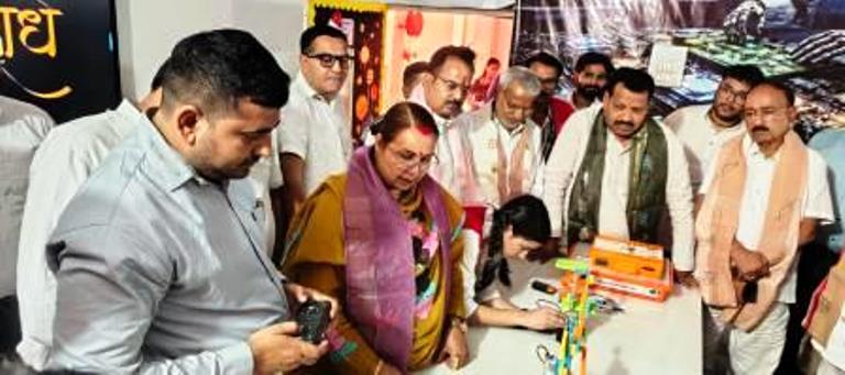 सासनी : आधुनिक शिक्षा की दिशा में एक महत्वपूर्ण कदम, यूनियन पब्लिक स्कूल में हुआ स्टेम रोबो लैब का भव्य उदघाट्न