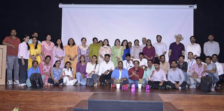 चिकित्सा प्रयोगशाला पेशेवरों को सम्मानित कर बढ़ाया उनका हौसला, केडी मेडिकल कॉलेज में मेडिकल लेबोरेटरी प्रोफेशनल्स वीक का समापन