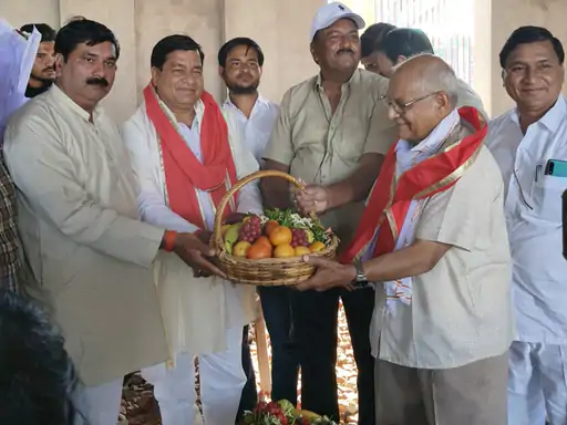 सिकंदराराऊ में सपा के पूर्व महासचिव ने फल वितरण कर मनाया 54वाँ जन्मदिवस, कार्यकर्ताओं ने किया भव्य स्वागत