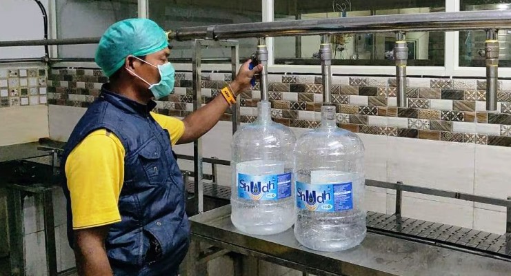 सावधान! सेहत बिगाड़ रहा पानी का काला कारोबार, हाथरस में 120 में से 112 आरओ प्लांट अवैध, बिना जांच और बिना मानक के धड़ल्ले से बिक रहा कैंपर का पानी, कैंसर और किडनी फेलियर जैसी बीमारियों का खतरा