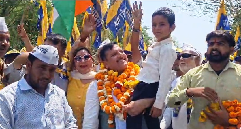 हाथरस पहुंची संजय सिंह की सामाजिक न्याय पदयात्रा, बेरोजगारों और किसानों के मुद्दे पर भरी हुंकार