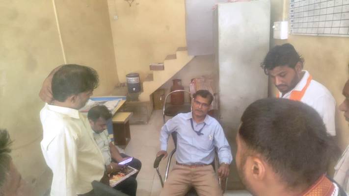 गैस एजेंसी पर अतिरिक्त वसूली और अभद्रता की शिकायत, 960 रुपये में गैस बेचने का आरोप, बाँट-माप विभाग ने मारा छापा