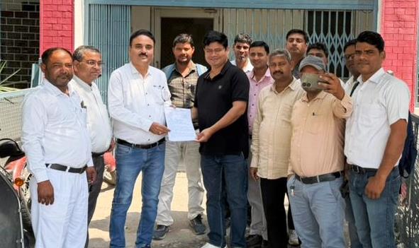 हसायन : प्राइवेट आईटीआई एसोसिएशन ने समस्याओं को लेकर सौंपा ज्ञापन, इंजीनियरिंग ट्रेडों की फीस का शासनादेश जारी करने और छात्रों को टैबलेट-स्मार्टफोन देने की मांग