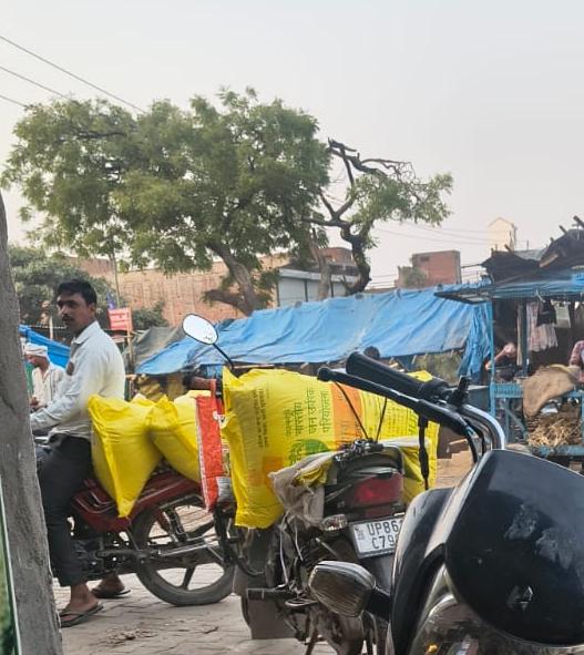 हसायन : वायरल वीडियों के दौरान लाइसेंस निलबिंत होने के बाद भी खाद-बीज की बिक्री कर रहा दुकानदार