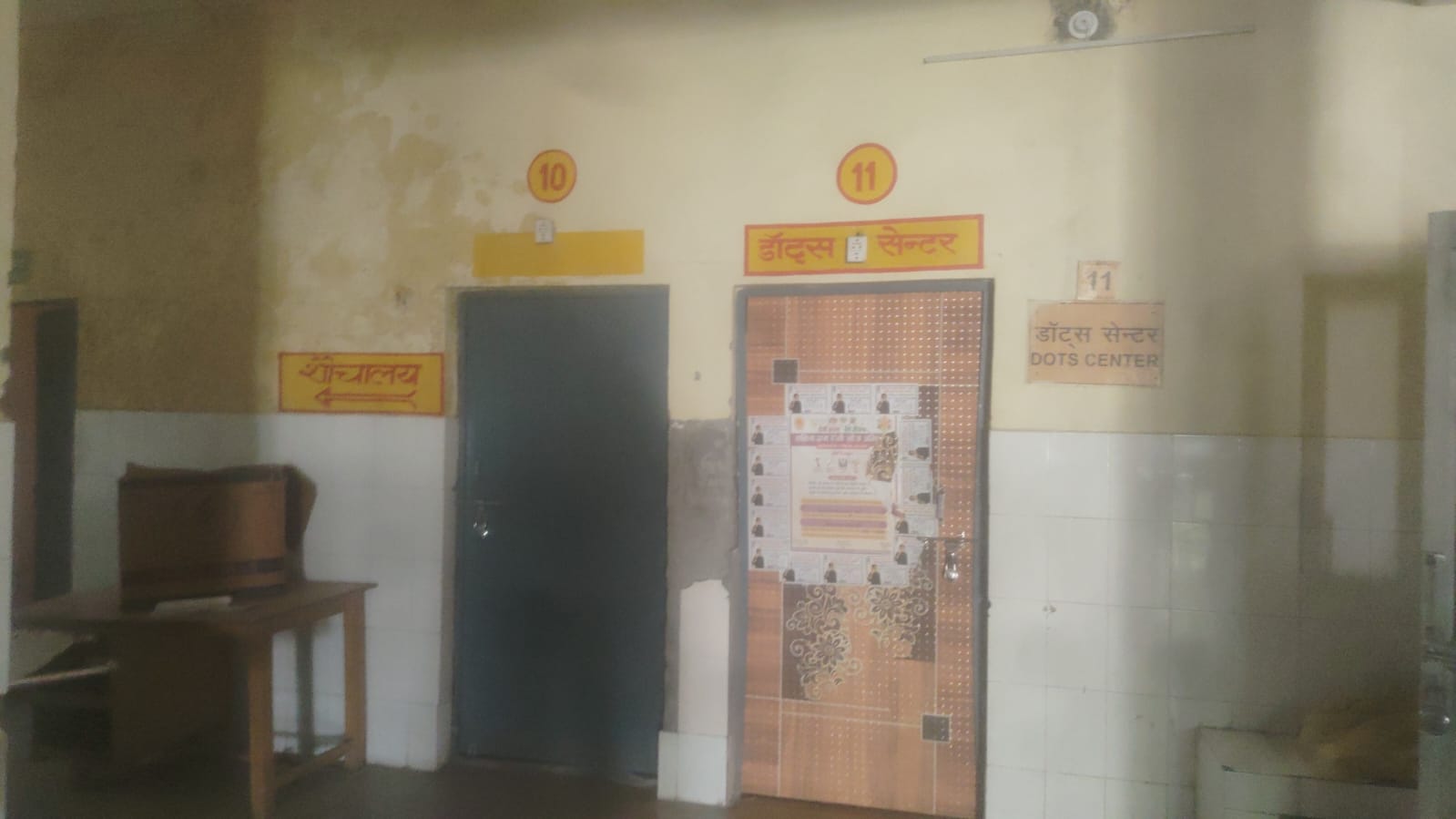 हसायन : सीएचसी पर मौजूद मरीज पर्चा दवा के लिए भटकते रहे, दो घंटे सीएचसी पर मौजूद नहीं दिखे स्वास्थ्य कर्मी