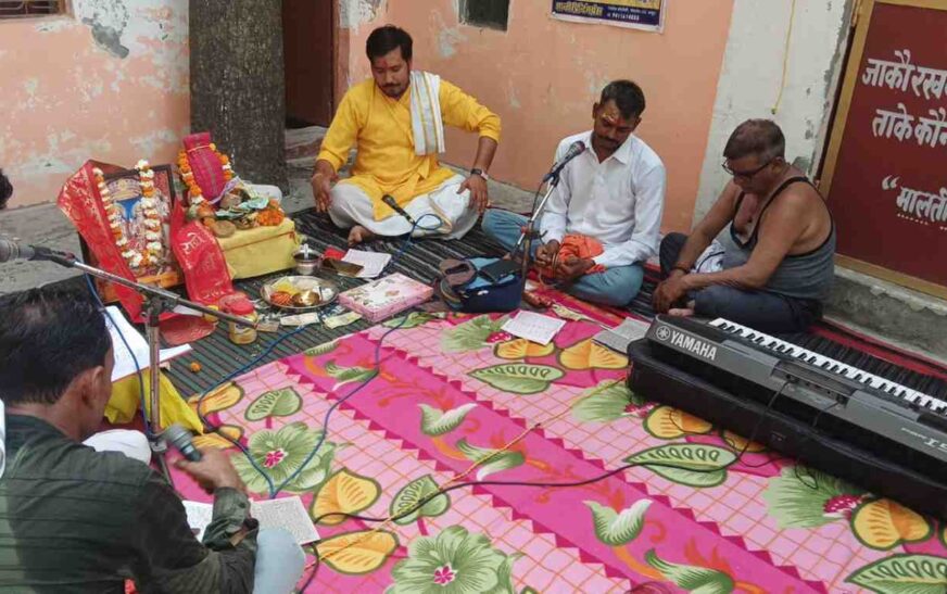 हसायन : गंगा मैंया के दरबार में राधे राधे बाबा आश्रम में मनाया राधाकृष्णा मंदिर का 10वां प्राकट्योत्सव समारोह