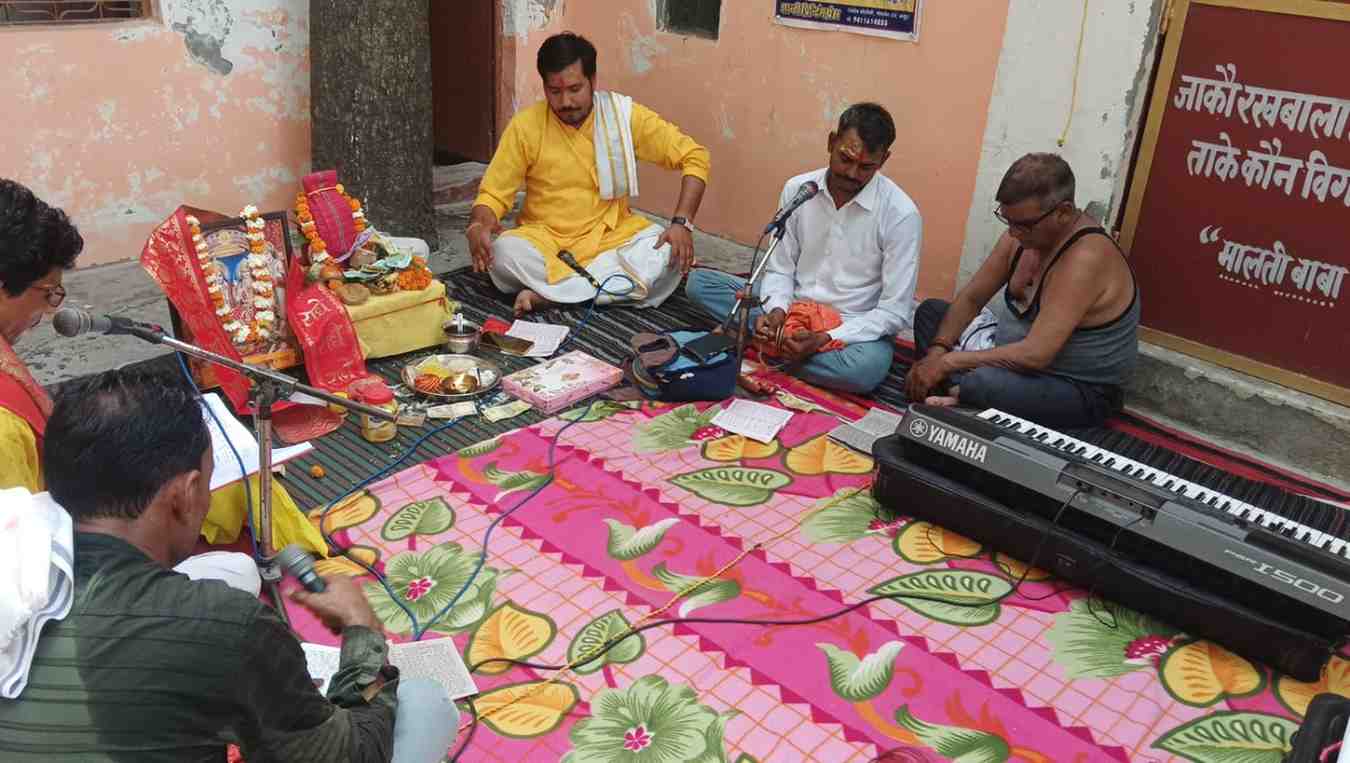 हसायन : गंगा मैंया के दरबार में राधे राधे बाबा आश्रम में मनाया राधाकृष्णा मंदिर का 10वां प्राकट्योत्सव समारोह