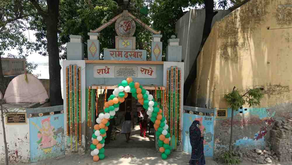 हसायन : गंगा मैंया के दरबार में राधे-राधे, बाबा आश्रम में मनाया राधाकृष्णा मंदिर का 10वां प्राकट्योत्सव समारोह