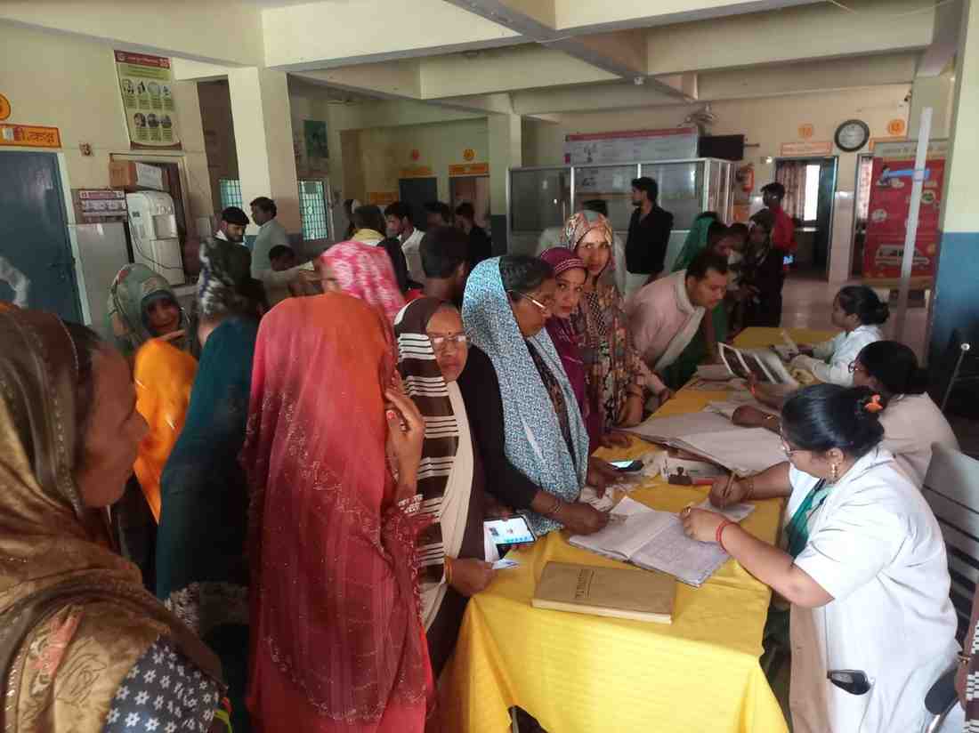 हसायन : भीषण गर्मी में विधुत आपूर्ति ठप होने से मरीज व गर्भवती महिला हुई परेशान
