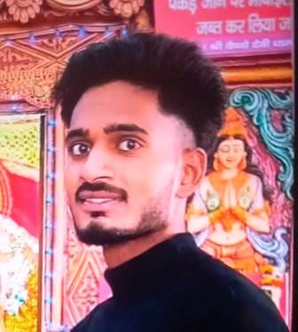 हसायन : गोवर्धन की परिक्रमा लगाकर घर बापिस आ रहे युवक को झपकी आते टूटे पडे वृक्ष से बाइक टकरा जाने से हुई मौत